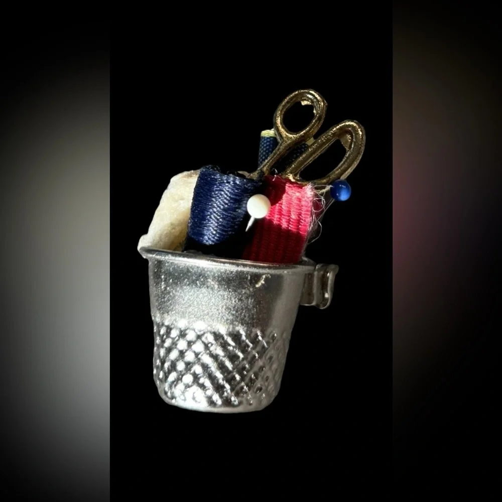Vintage Sowing Basket Brooch - Picture 1 of 5